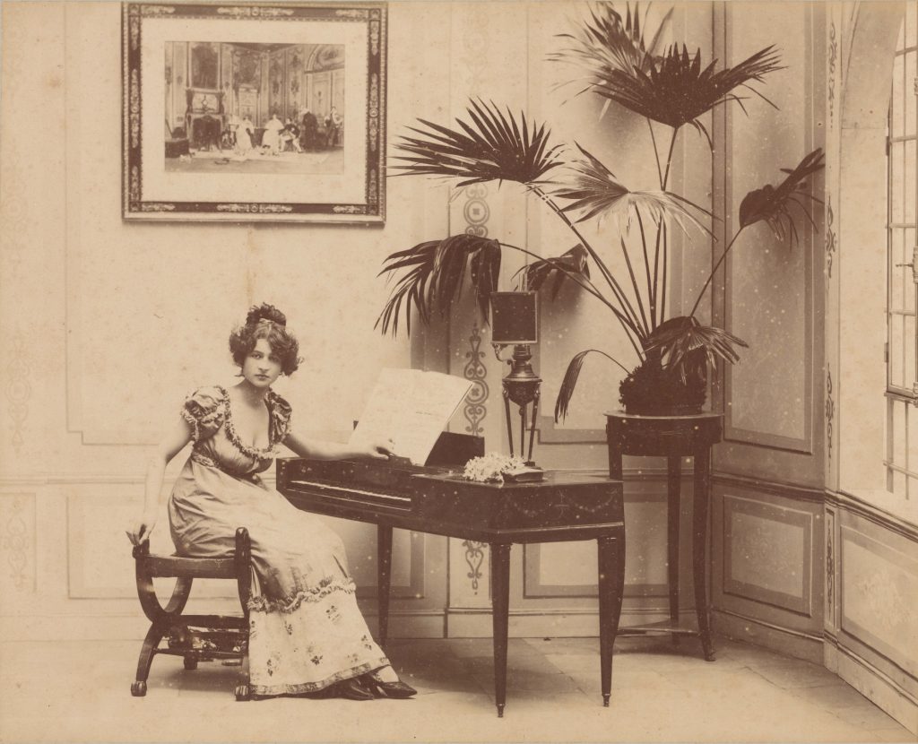 THE PHOTOGRAPHY STUDIO OF COUNT BENEDYKT HENRYK TISZKIEWICZ. DRAMATIZATIONS OF EPOCHS