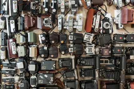 Fotografijos muziejaus rinkinius papildė architekto Vytauto Petrulio padovanota fotografijos technikos kolekcija