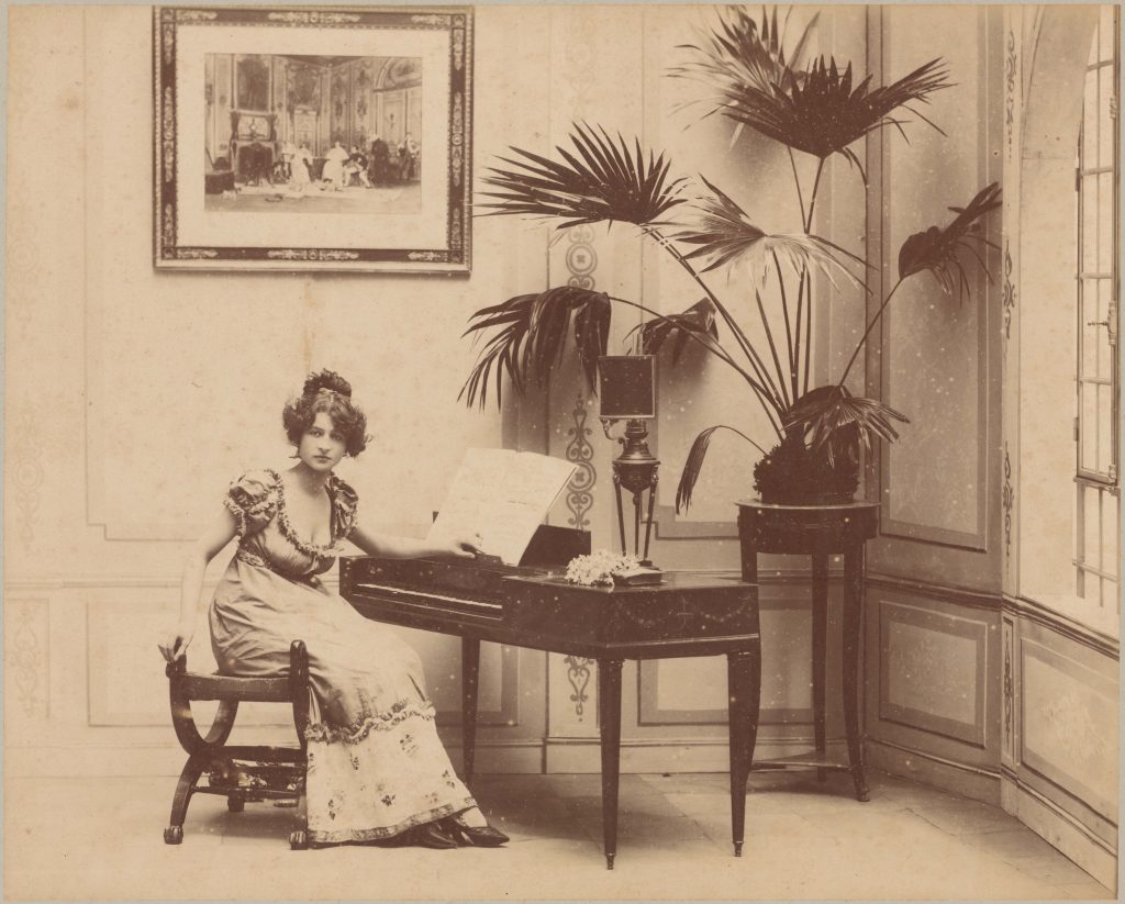 Grafo Tiškevičiaus fotografijos studija. Epochų inscenizacijos