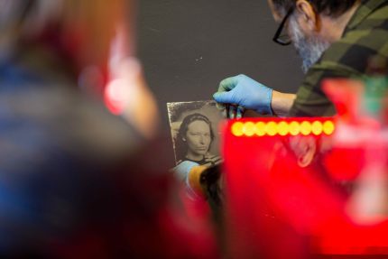 Tarptautiniame senųjų fotografijos technologijų simpoziume atgijo analoginės fotografijos magija