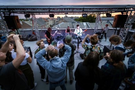 Stogų fone skambėjo muzika – vyko Jaunimo muzikos festivalis „Šiauliai gyvai“