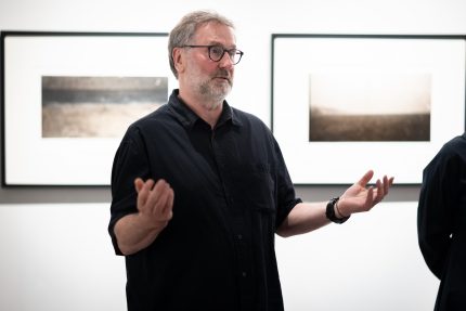 Šiauliuose atidaroma Remigijaus Treigio personalinė fotografijų paroda „Tribūna“