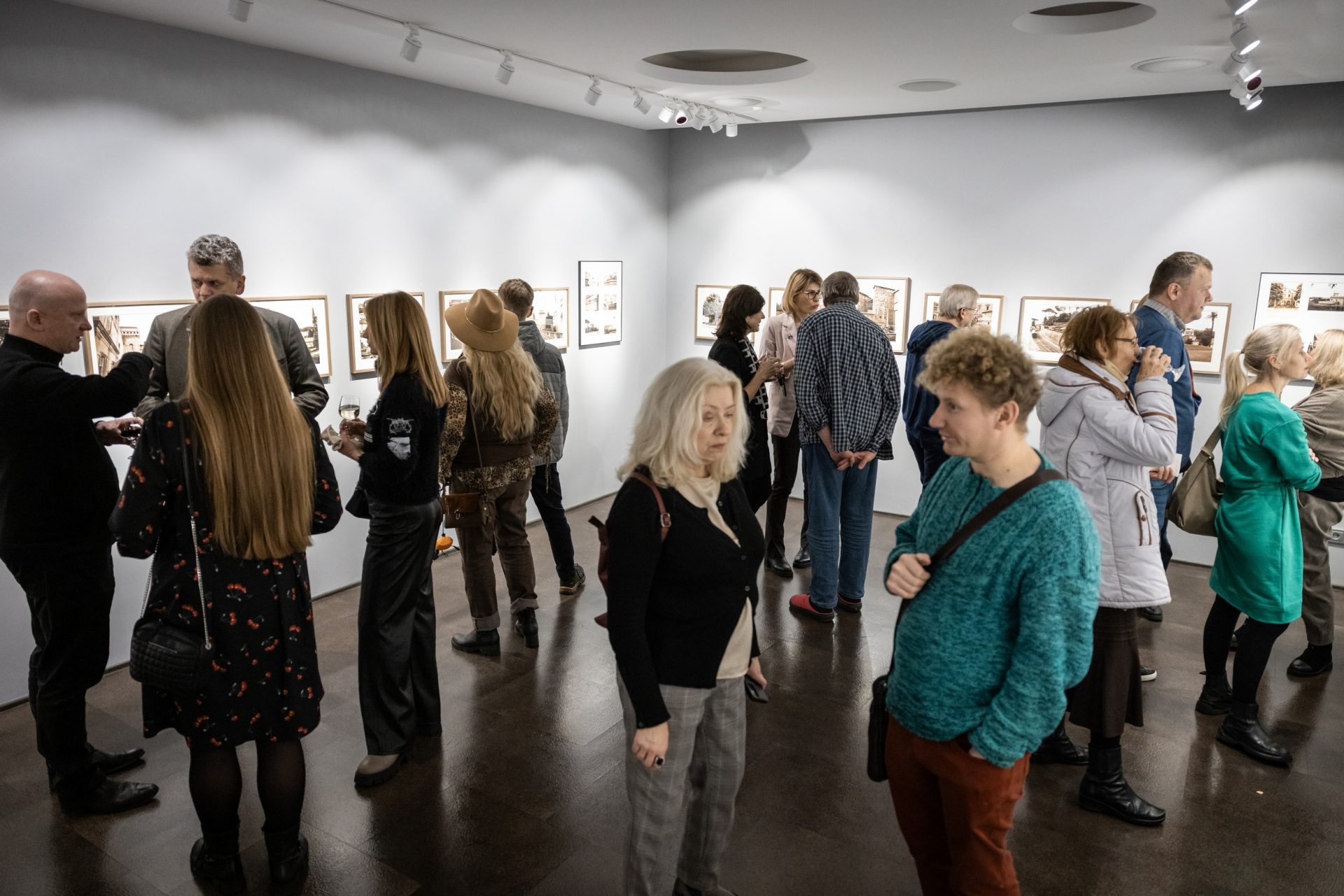 Fotografijos muziejuje atidaryta Sauliaus Paukščio paroda „Vatikano soduose“