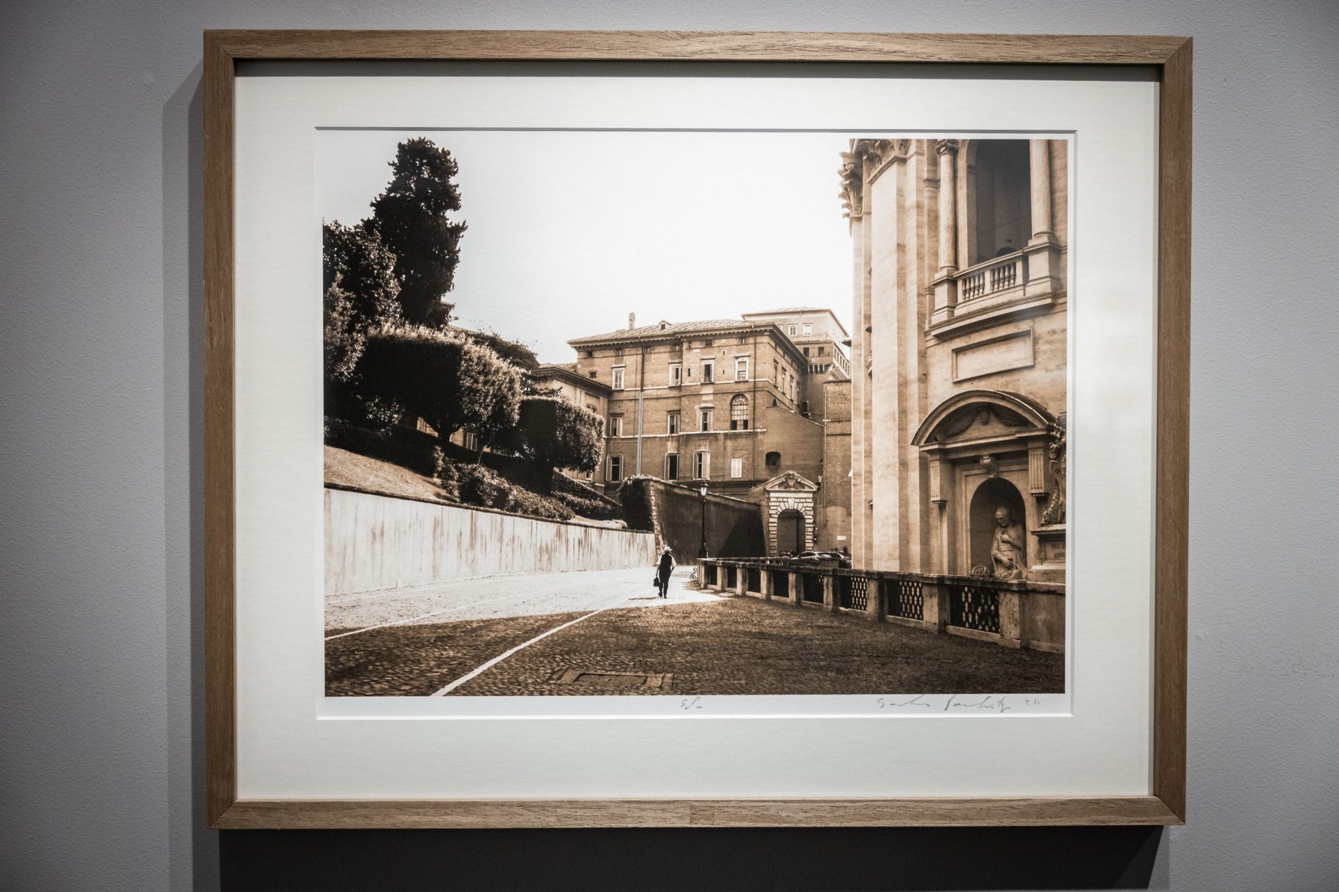 Fotografijos muziejuje atidaryta Sauliaus Paukščio paroda „Vatikano soduose“