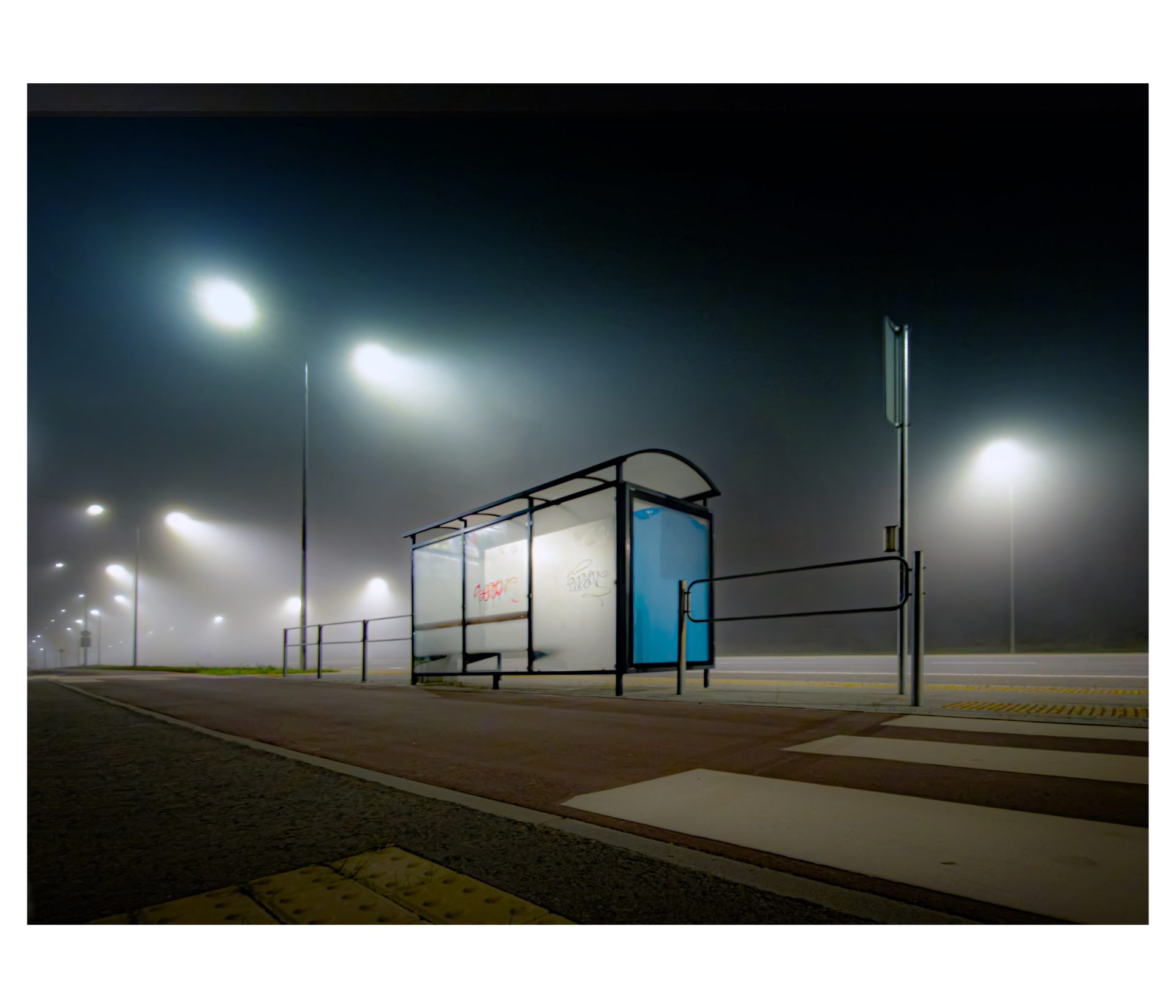 G. Šiukščius. „Pietinia“ stotelė. Iš ciklo „Rūkas Karaliaučiaus gatvėje“, 2025 m.