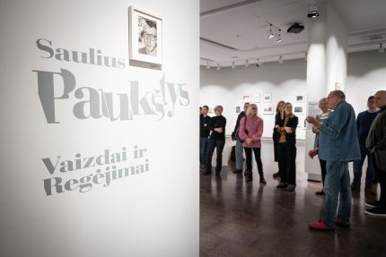 Pasivaikščiojimas po parodą su autoriumi. Saulius Paukštys